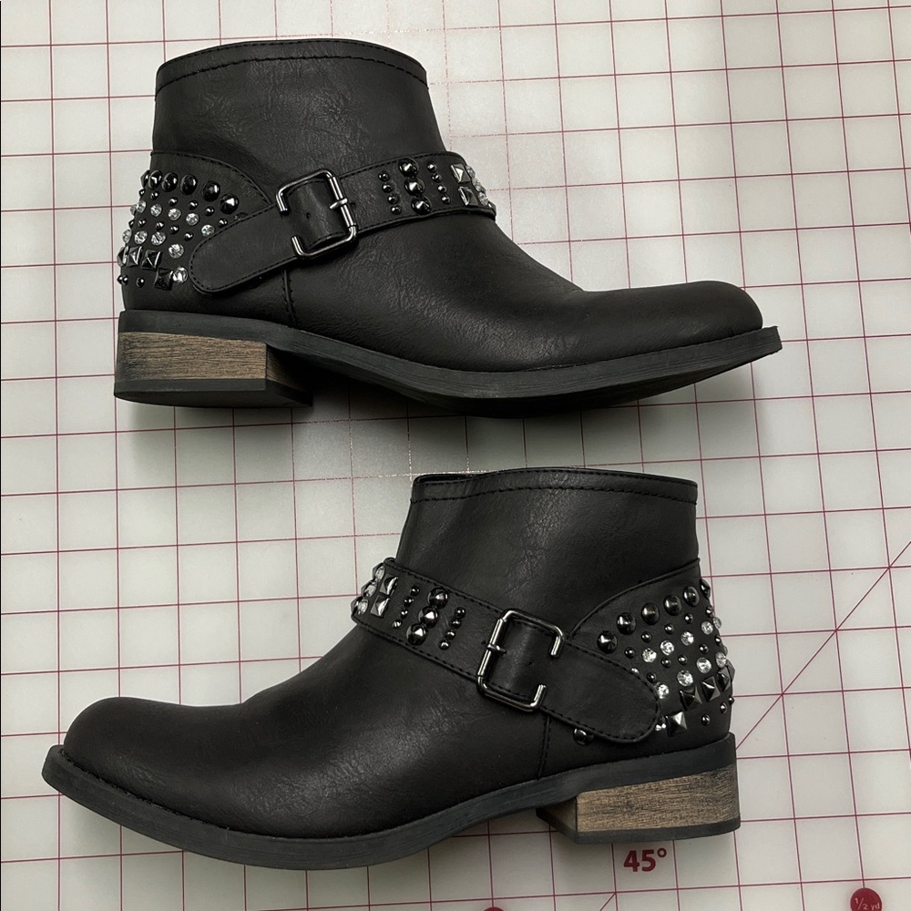 DIBA Black Moto Silver & Stone Studded Buckle Faux Leather Grunge Booties SZ 8M